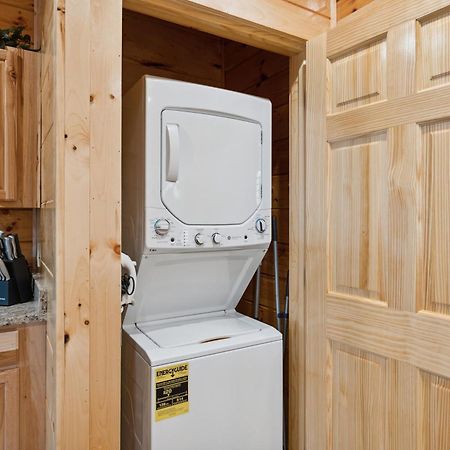 The 3 Bears Is A Newly Built 3 Bedroom Cabin Only 3 Minutes From The Parkway! พิเจนฟอร์จ ภายนอก รูปภาพ