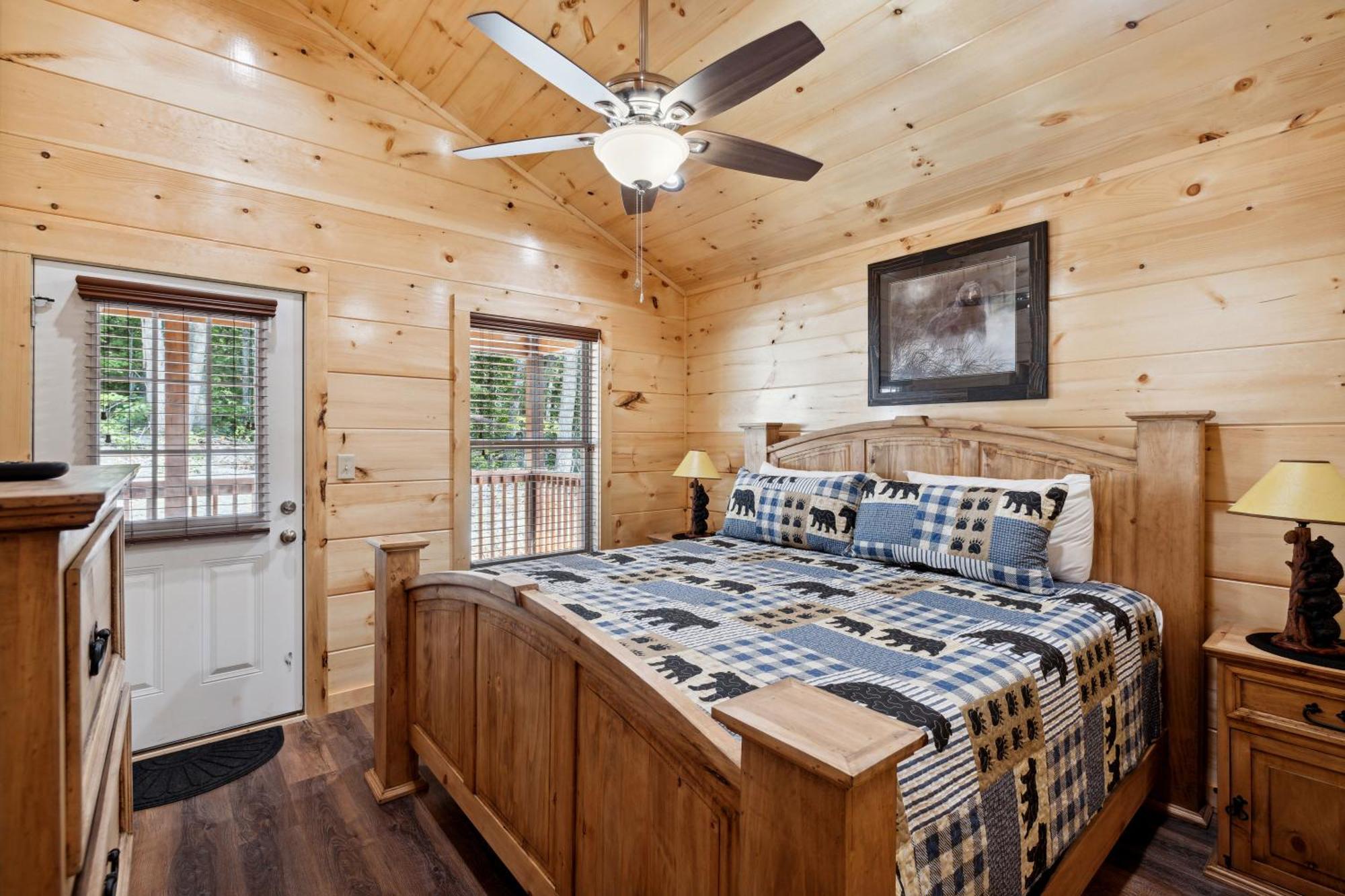 The 3 Bears Is A Newly Built 3 Bedroom Cabin Only 3 Minutes From The Parkway! พิเจนฟอร์จ ภายนอก รูปภาพ