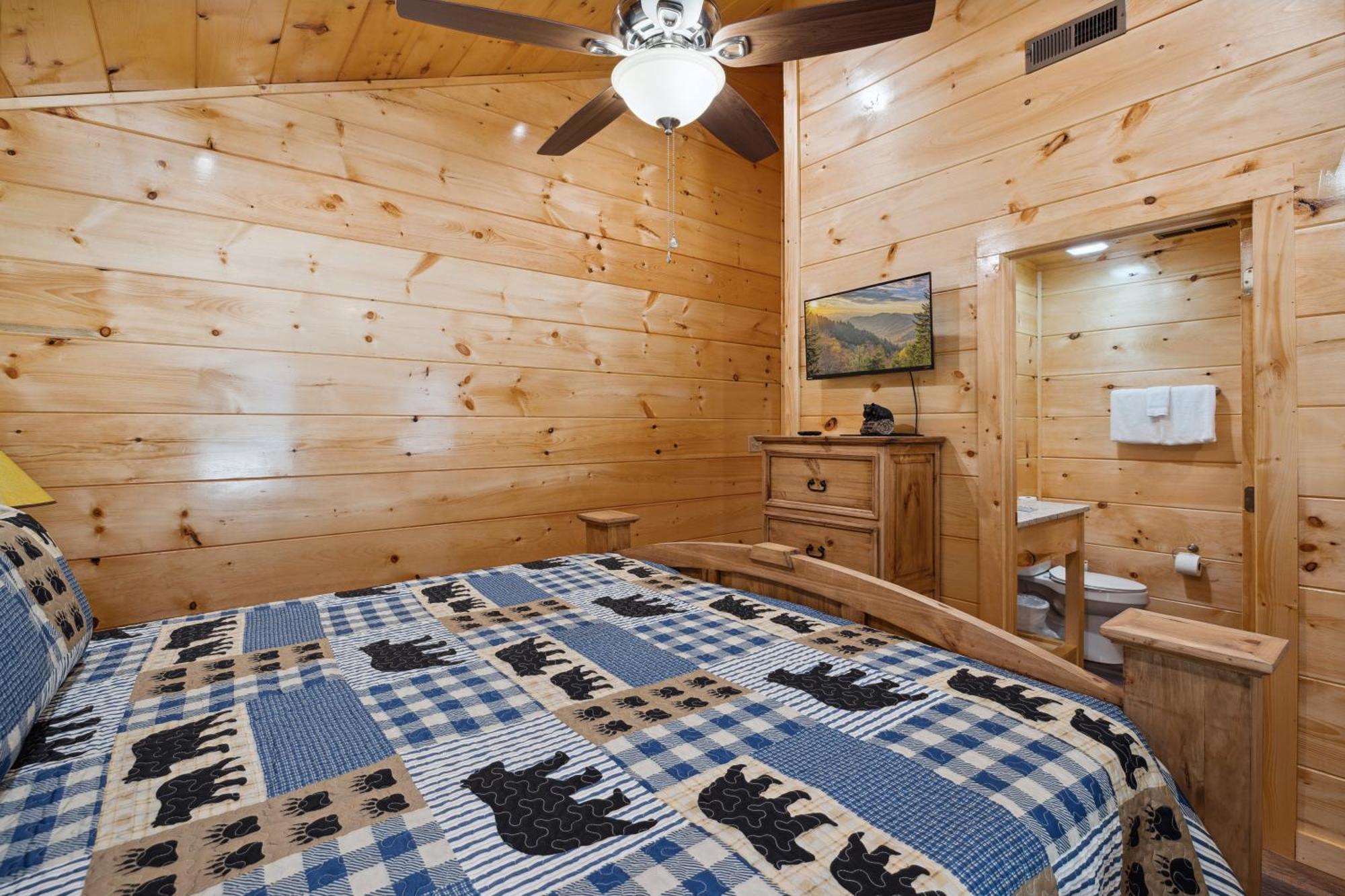 The 3 Bears Is A Newly Built 3 Bedroom Cabin Only 3 Minutes From The Parkway! พิเจนฟอร์จ ภายนอก รูปภาพ
