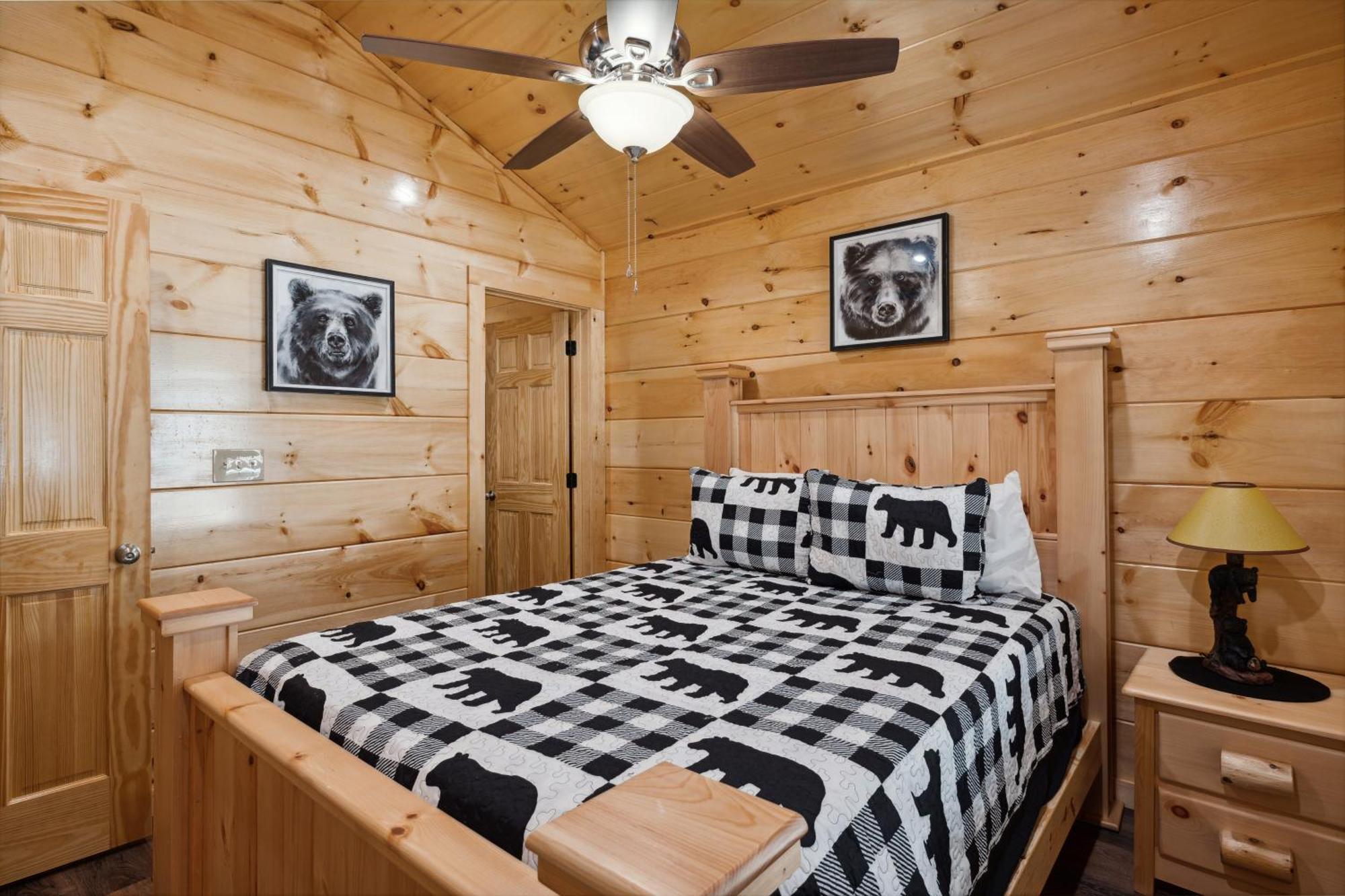 The 3 Bears Is A Newly Built 3 Bedroom Cabin Only 3 Minutes From The Parkway! พิเจนฟอร์จ ภายนอก รูปภาพ