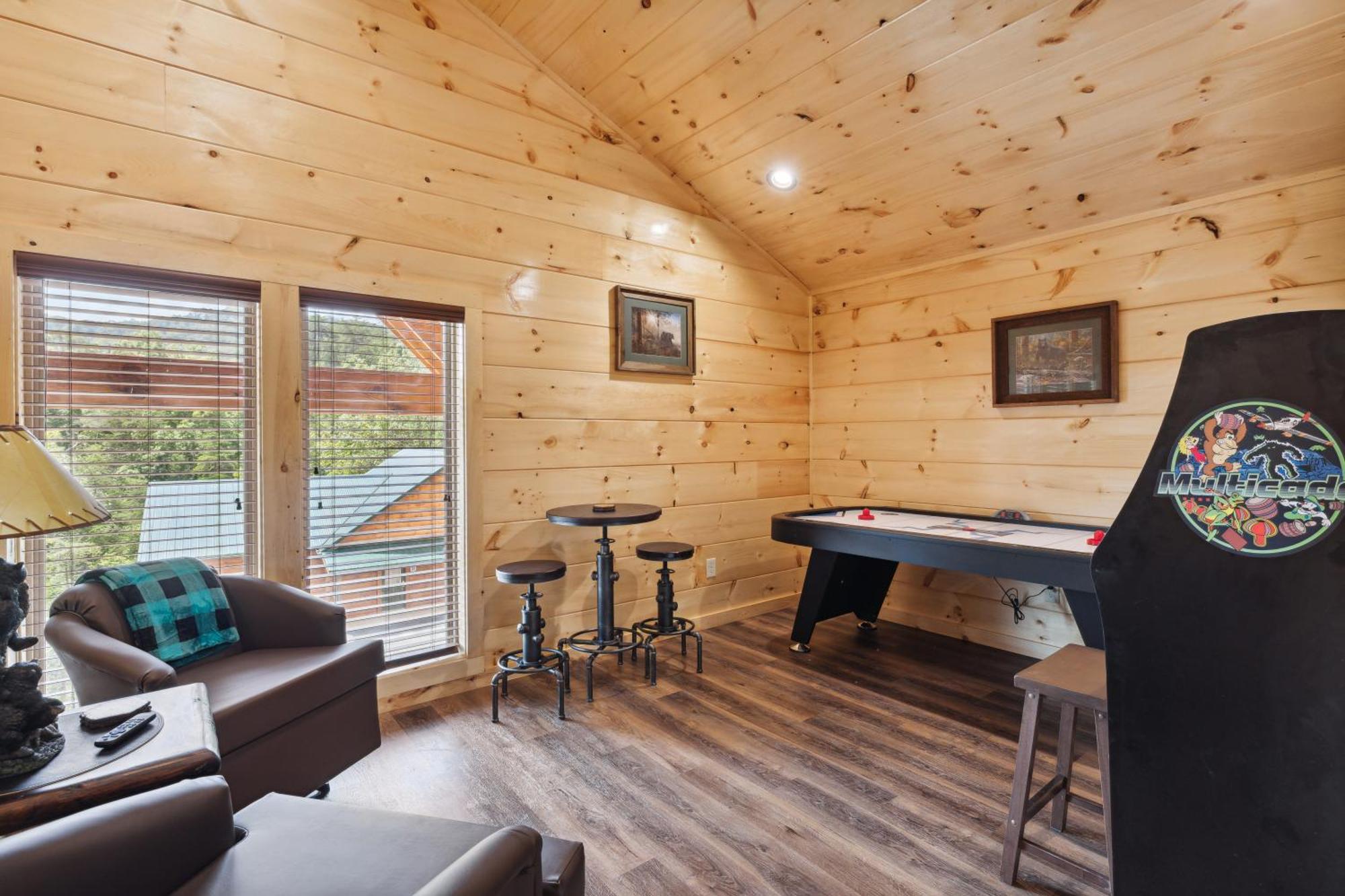 The 3 Bears Is A Newly Built 3 Bedroom Cabin Only 3 Minutes From The Parkway! พิเจนฟอร์จ ภายนอก รูปภาพ