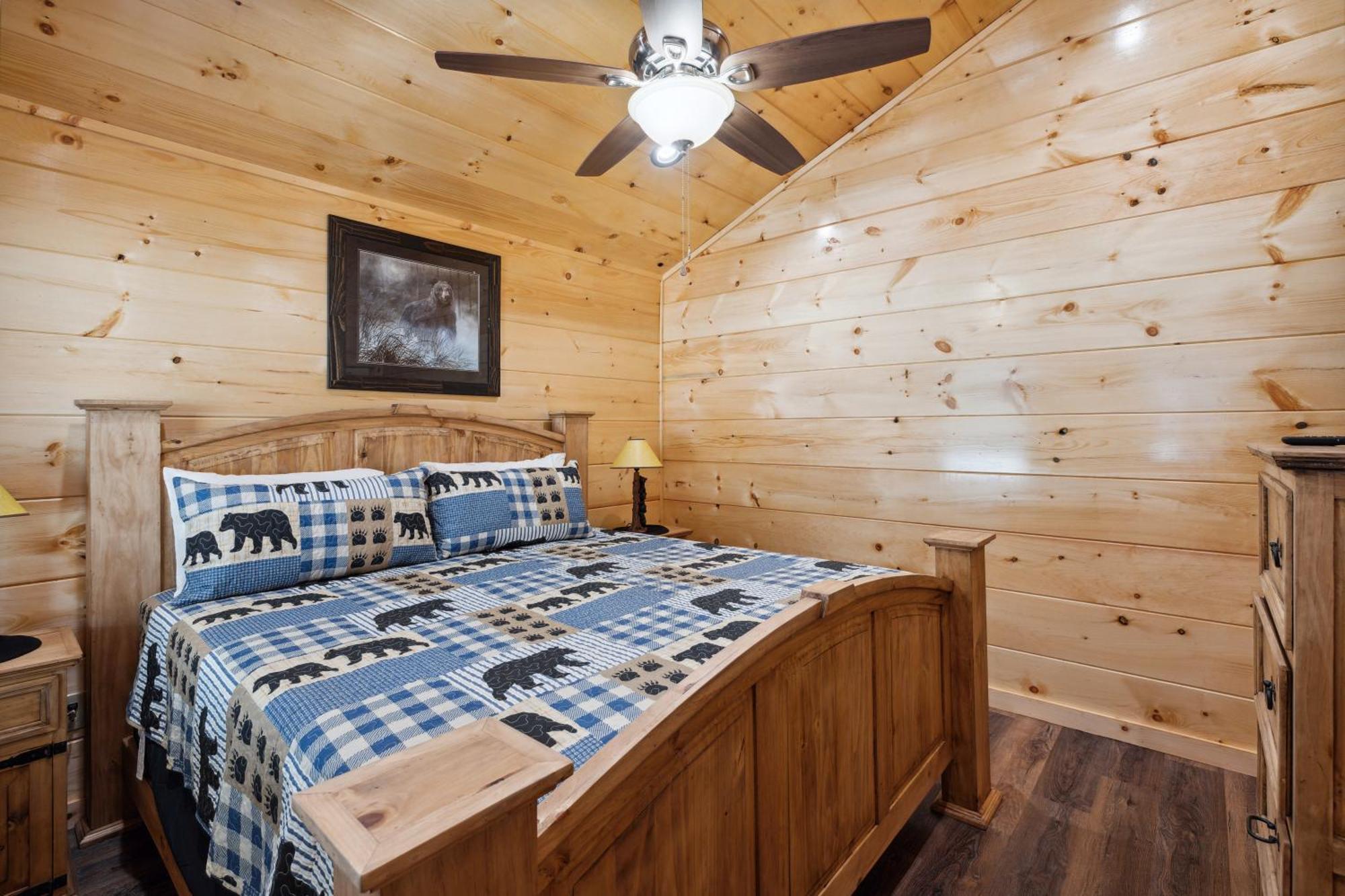 The 3 Bears Is A Newly Built 3 Bedroom Cabin Only 3 Minutes From The Parkway! พิเจนฟอร์จ ภายนอก รูปภาพ